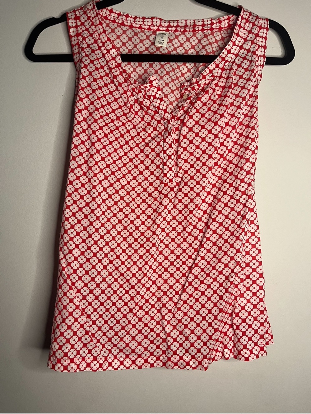 Old navy small Sleeveless Red Daisy-Print Tank Top